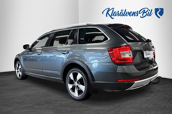 Skoda Octavia Scout 3 of 5