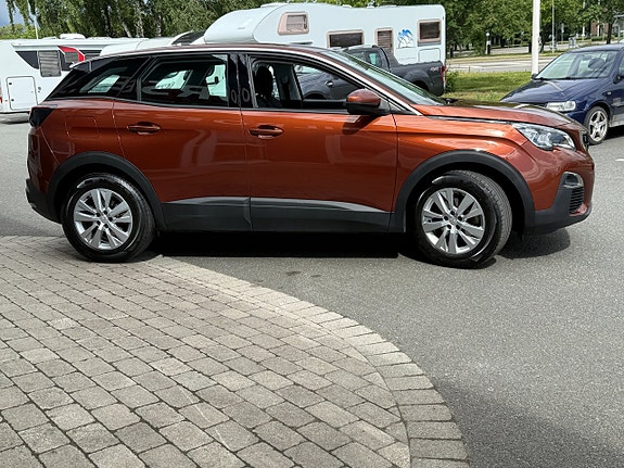 Peugeot 3008 3 of 5