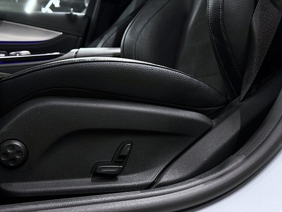 Mercedes-Benz E200 25 of 26