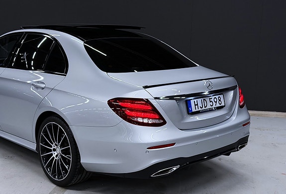 Mercedes-Benz E200 22 of 26