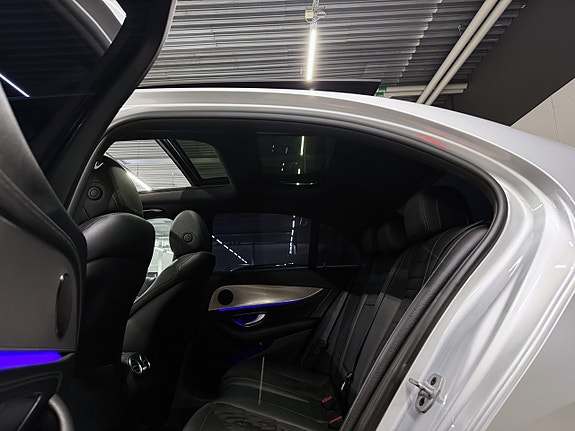 Mercedes-Benz E200 10 of 26