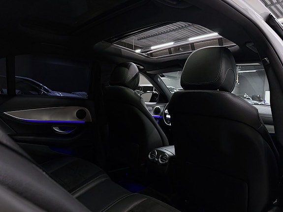 Mercedes-Benz E200 23 of 26