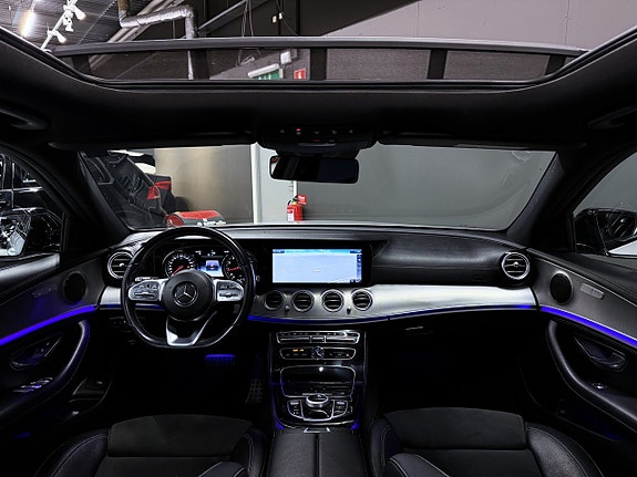 Mercedes-Benz E200 3 of 5