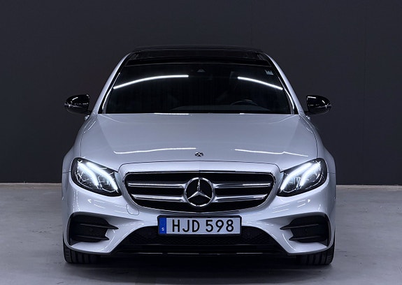 Mercedes-Benz E200 11 of 26