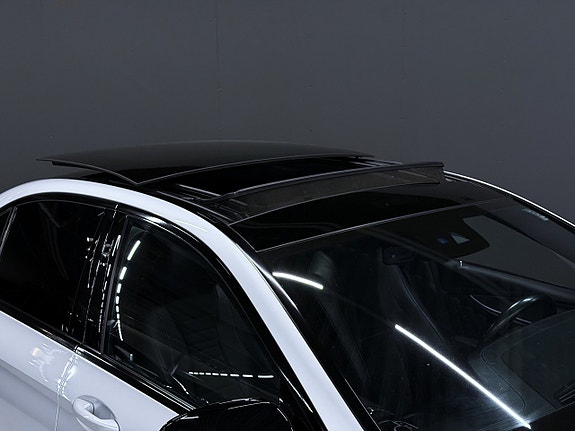 Mercedes-Benz E200 18 of 26