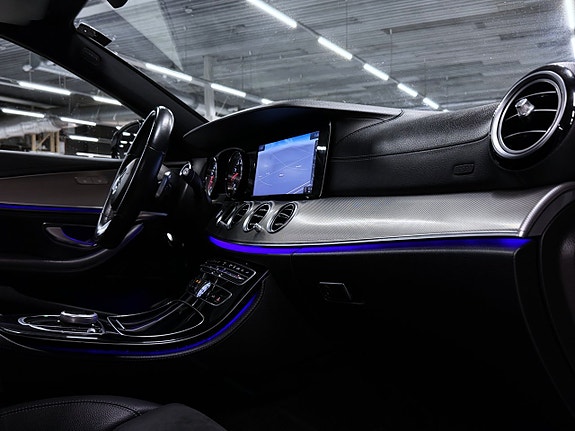Mercedes-Benz E200 7 of 26