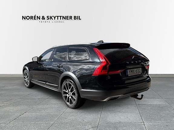 Volvo V90 Cross Country 4 of 5