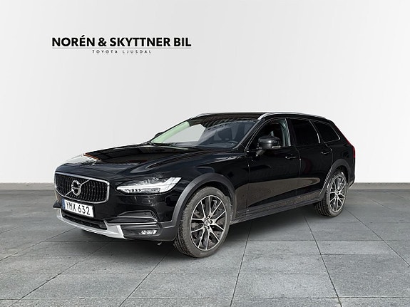 Volvo V90 Cross Country 3 of 5