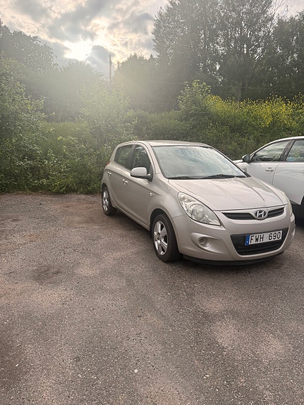 Hyundai i20 2 of 5