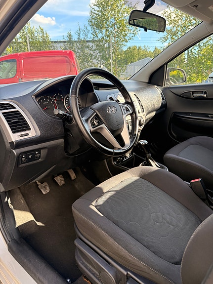 Hyundai i20 3 of 5