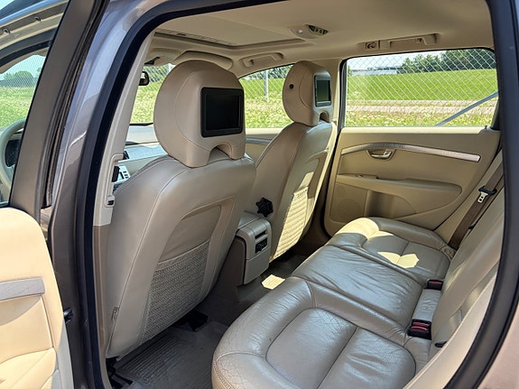 Volvo XC70 3 of 4