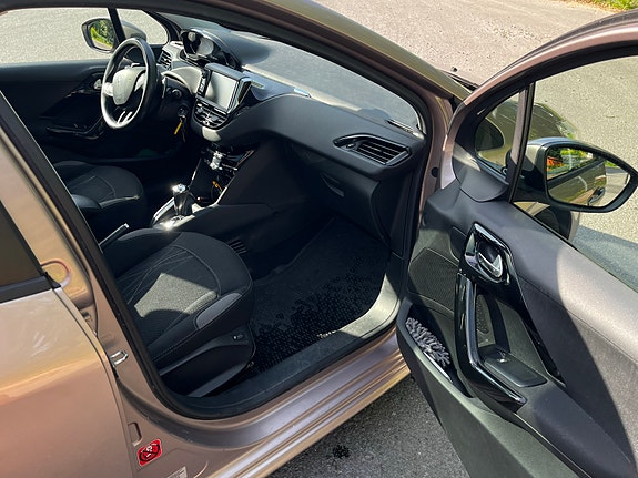 Peugeot 208 5 of 5
