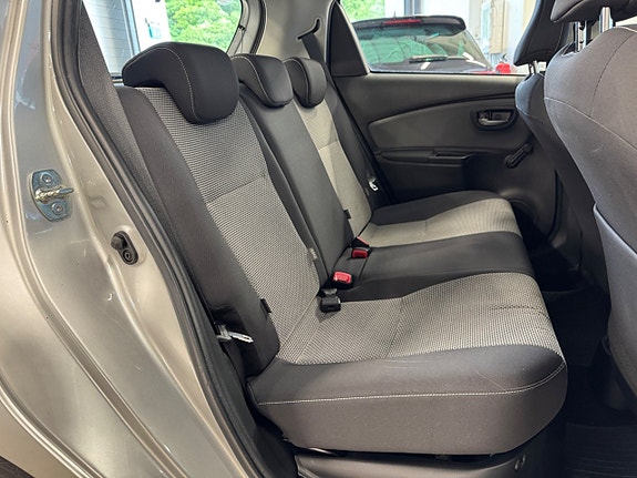 Toyota Yaris 13 of 26