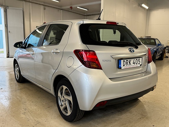 Toyota Yaris 3 of 5