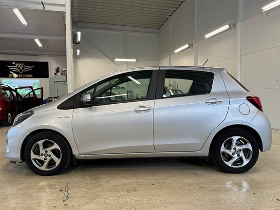 Toyota Yaris 2 of 5