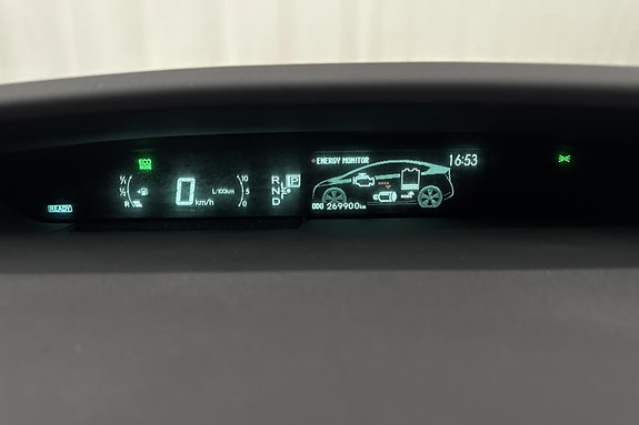 Toyota Prius 4 of 5