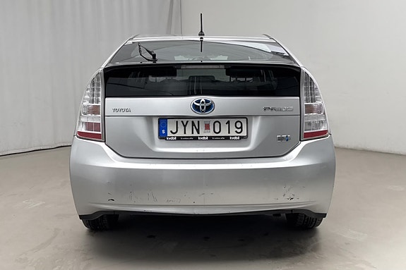 Toyota Prius 3 of 5
