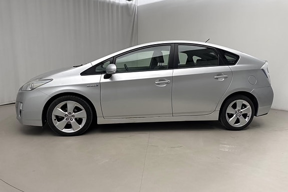 Toyota Prius 2 of 5