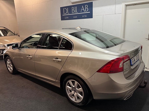 Volvo S60 3 of 5