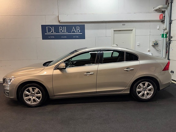 Volvo S60 2 of 5