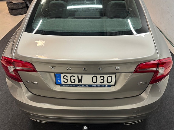 Volvo S60 4 of 5