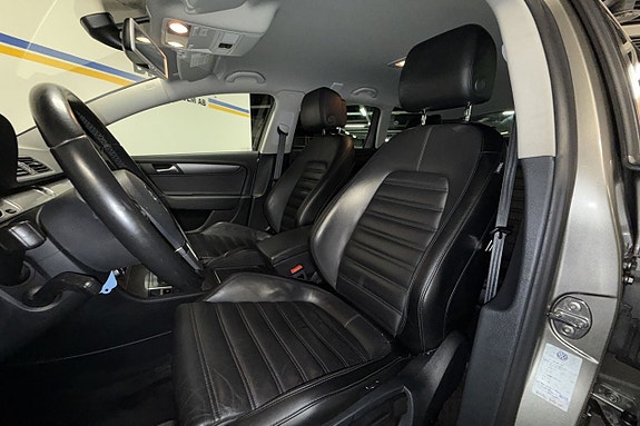 Volkswagen Passat 12 of 29