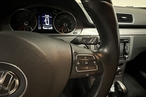 Volkswagen Passat 17 of 29