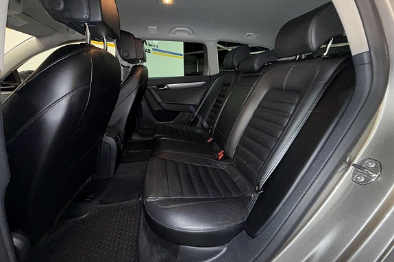 Volkswagen Passat 10 of 29