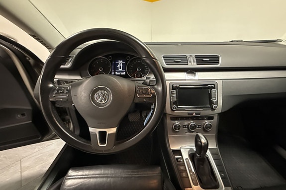 Volkswagen Passat 13 of 29