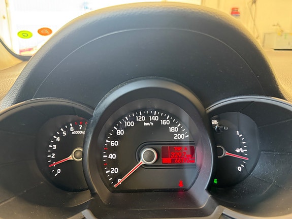 Kia Picanto 15 of 23