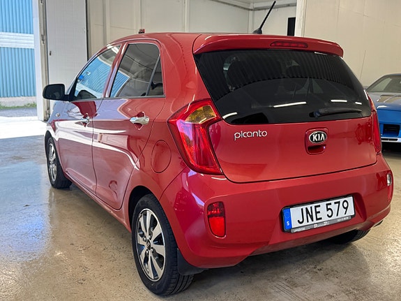 Kia Picanto 3 of 5