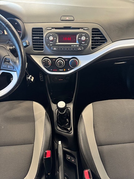 Kia Picanto 14 of 23