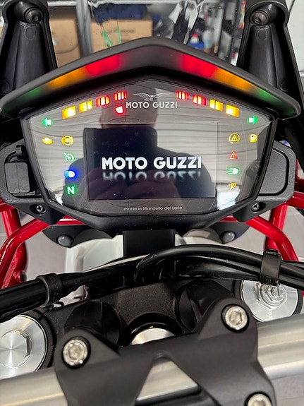 Moto Guzzi V85 TT 5 of 5