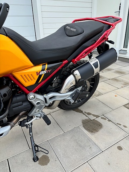 Moto Guzzi V85 TT 3 of 5