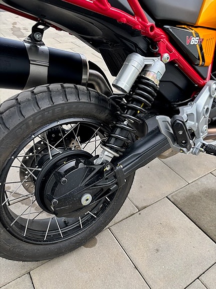 Moto Guzzi V85 TT 4 of 5