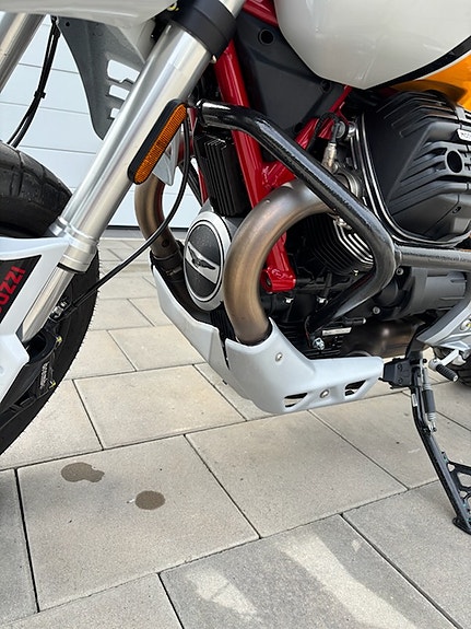 Moto Guzzi V85 TT 6 of 10
