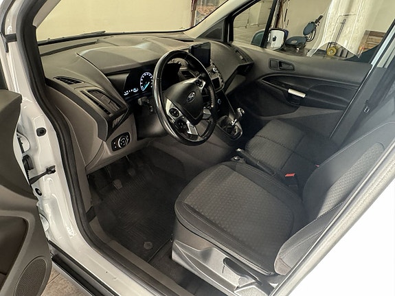 Ford Transit Connect 14 of 17