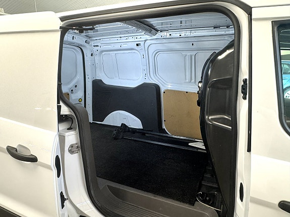 Ford Transit Connect 13 of 17