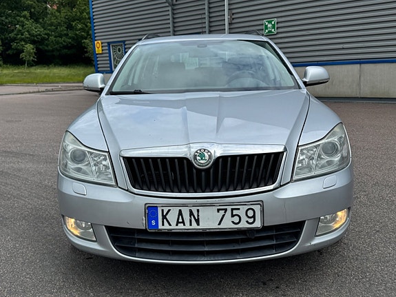 Skoda Octavia 2 of 5
