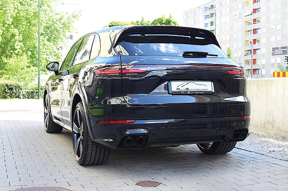 Porsche Cayenne S 13 of 30