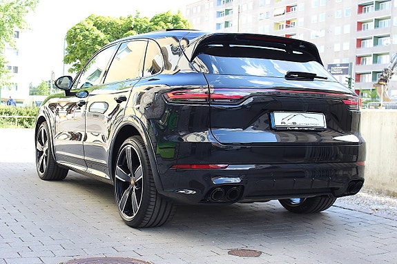 Porsche Cayenne S 4 of 5