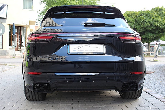 Porsche Cayenne S 18 of 30