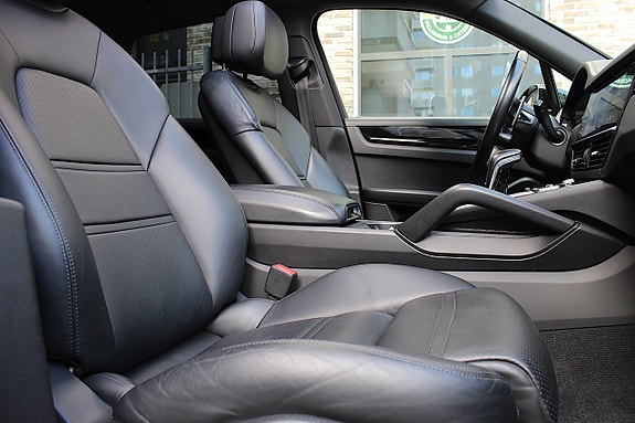 Porsche Cayenne S 24 of 30