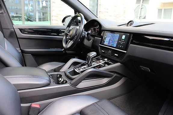 Porsche Cayenne S 5 of 5
