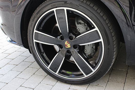 Porsche Cayenne S 17 of 30