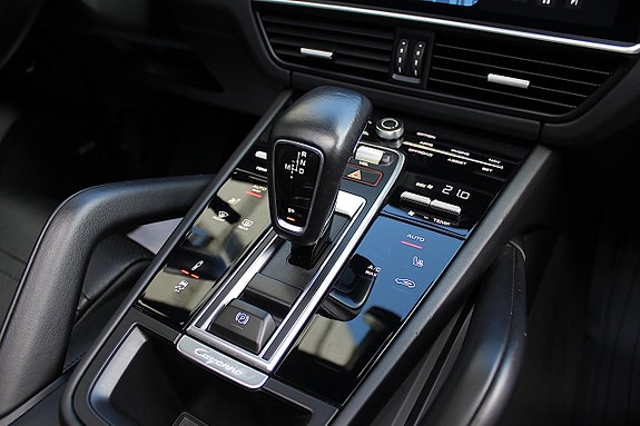 Porsche Cayenne S 29 of 30