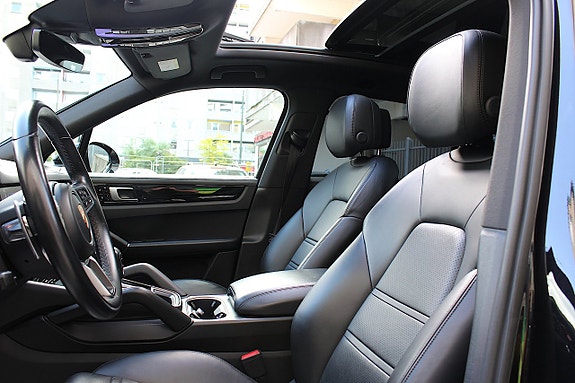 Porsche Cayenne S 6 of 30