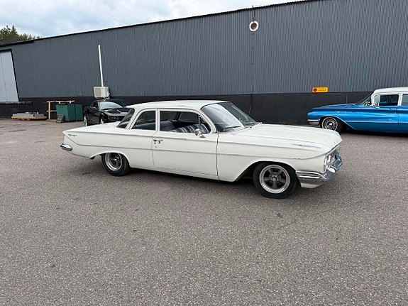 Chevrolet Biscayne 11 of 27