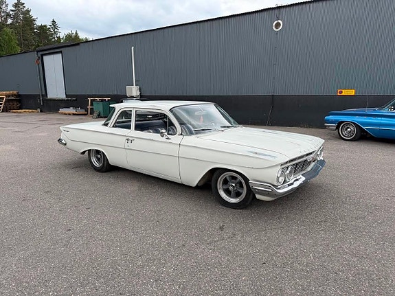 Chevrolet Biscayne 9 of 27