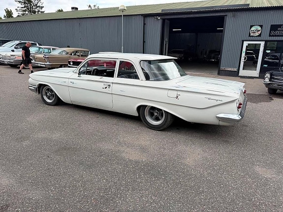 Chevrolet Biscayne 10 of 27